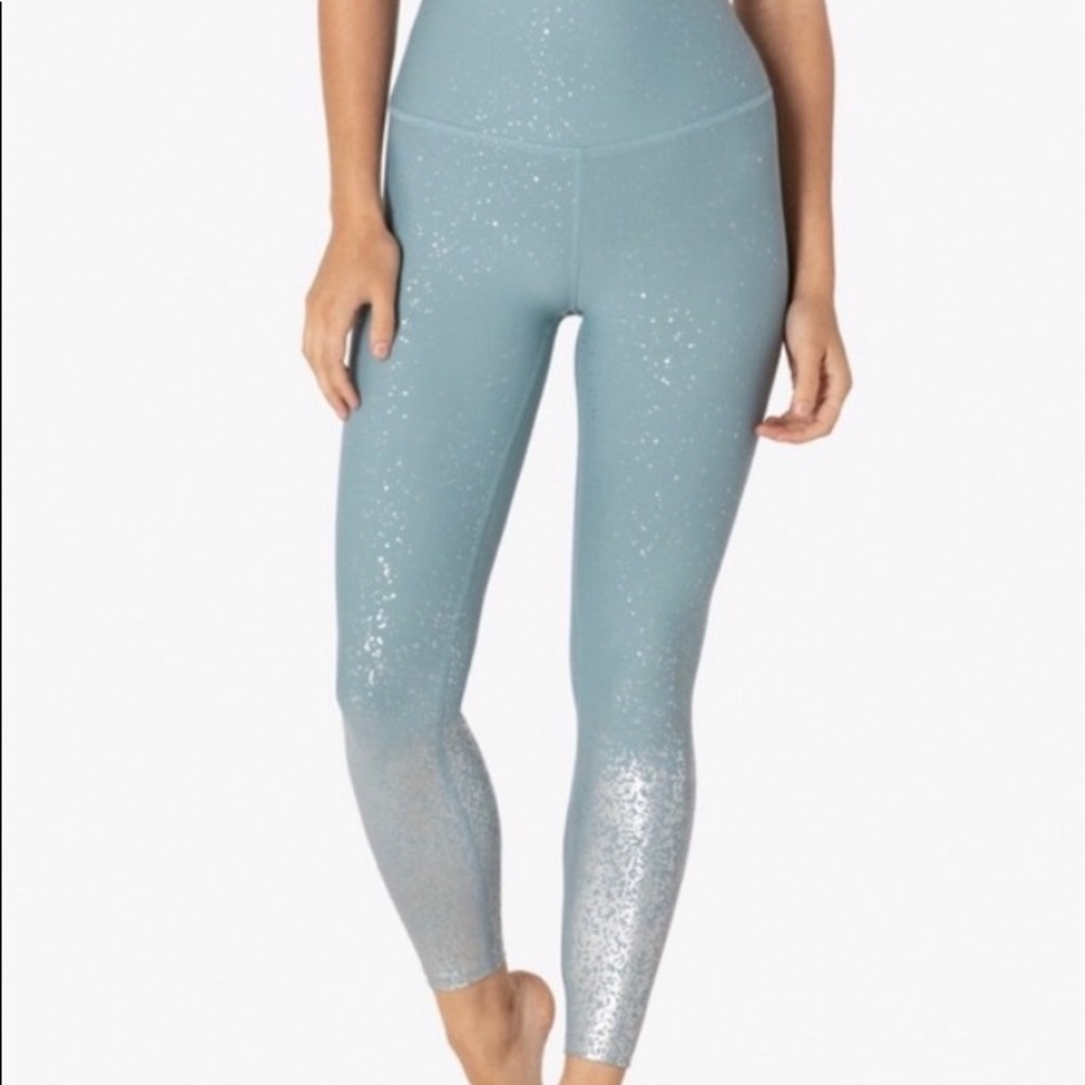 NWOT Beyond Yoga High Waisted Blue Crush and Silver Alloy Ombre Midi Leggings